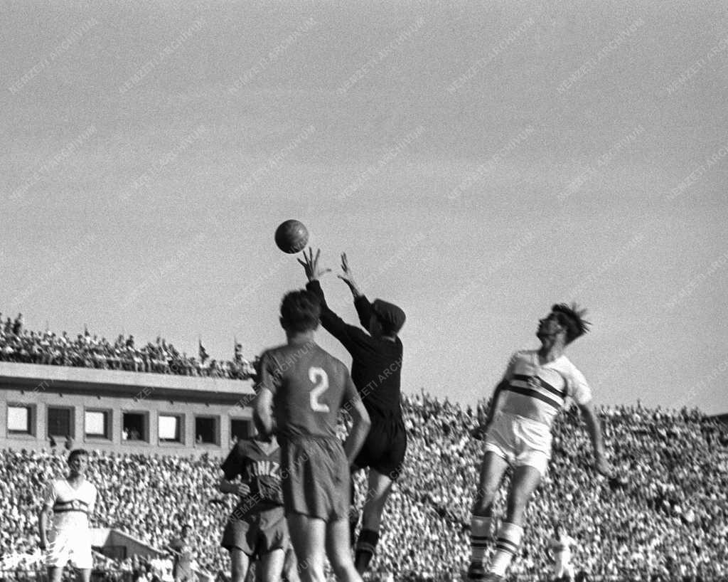Sport - Labdarúgás - Honvéd-Kinizsi mérkőzés