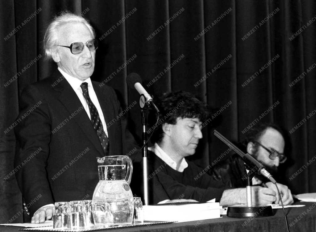 Hanák Péter Széchenyi-díjas történész, akadémikus