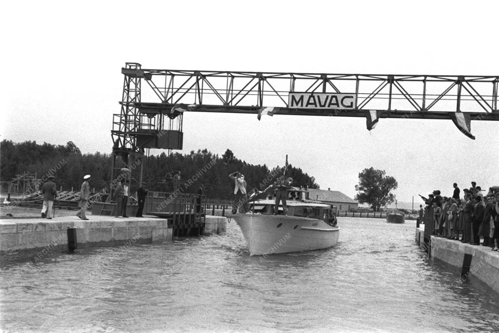 Közlekedés - Megnyitották a Sió-csatornát