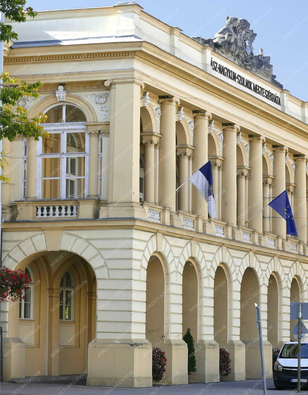 Városkép - Szolnok - Megyeháza