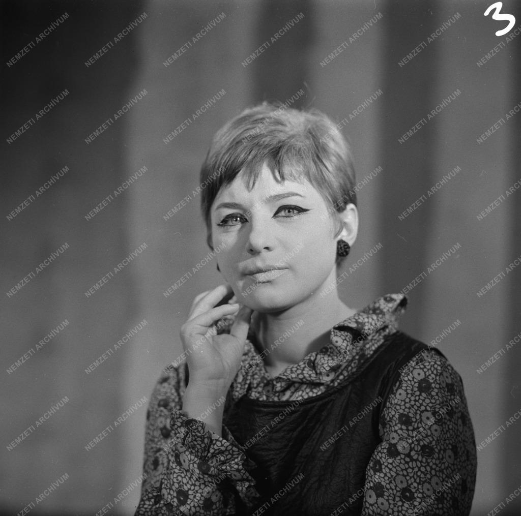 Kultúra - Színház - Csűrös Karola színésznő
