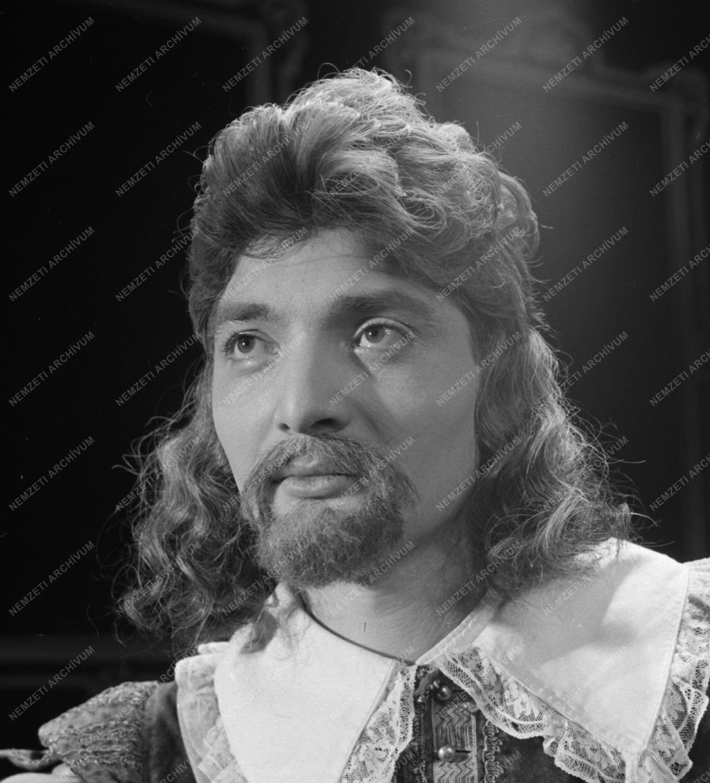 Színház - Peter Svorn: Sírva vigadunk