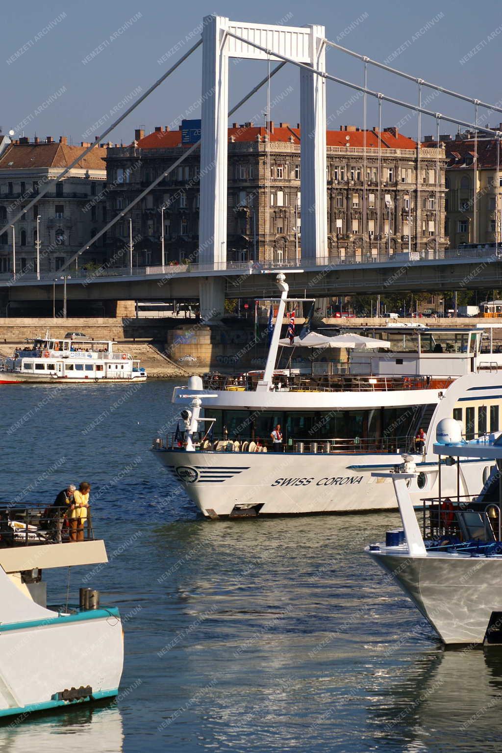 Budapest -  Hoteljahók a Dunán