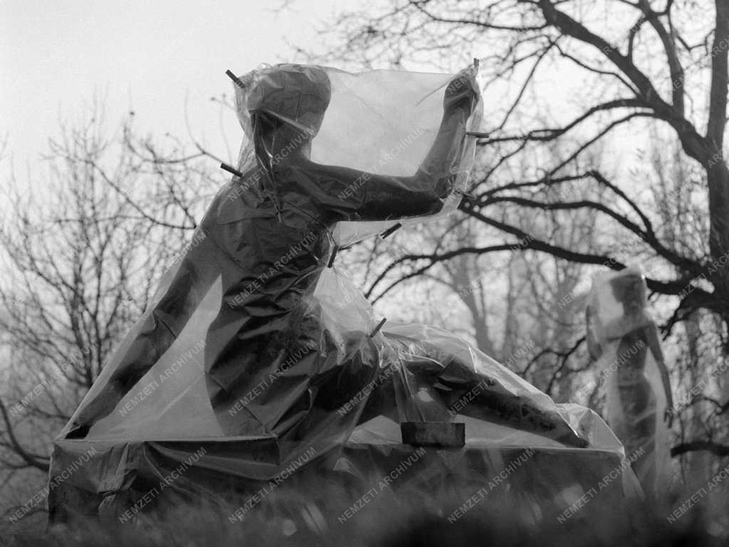 Kultúra - A szentendrei Parkmúzem szobrai télen