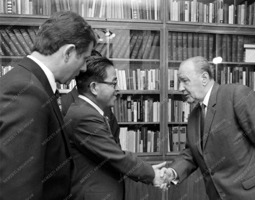 Külkapcsolat - Ho Dam, a KNDK miniszterelnök-helyettese és külügyminisztere Budapesten