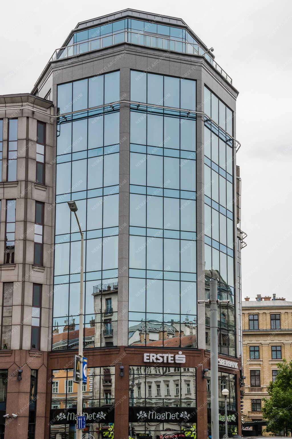 Épületfotó - Budapest - RisingStack