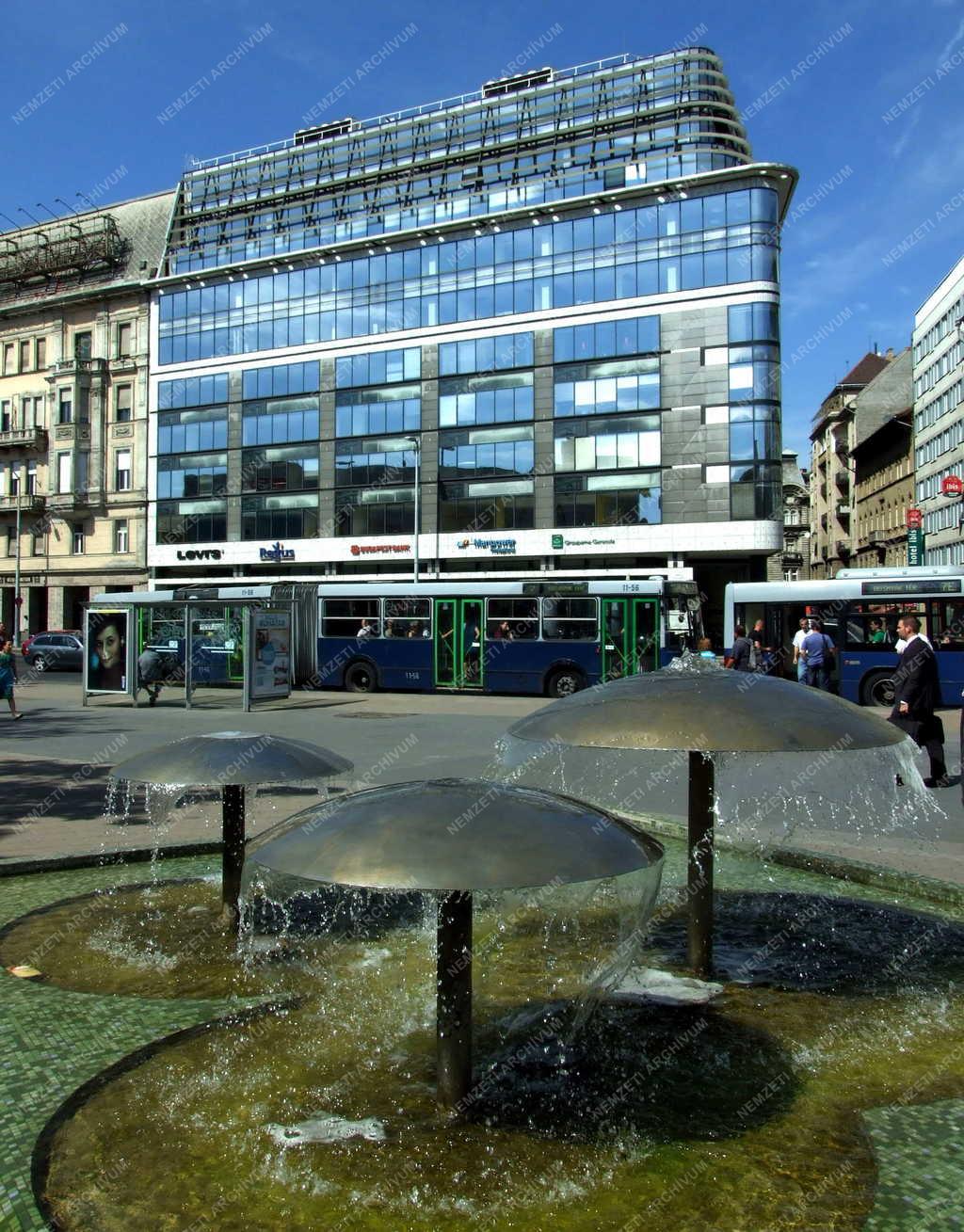 Városkép -  A Rákóczi út részlete