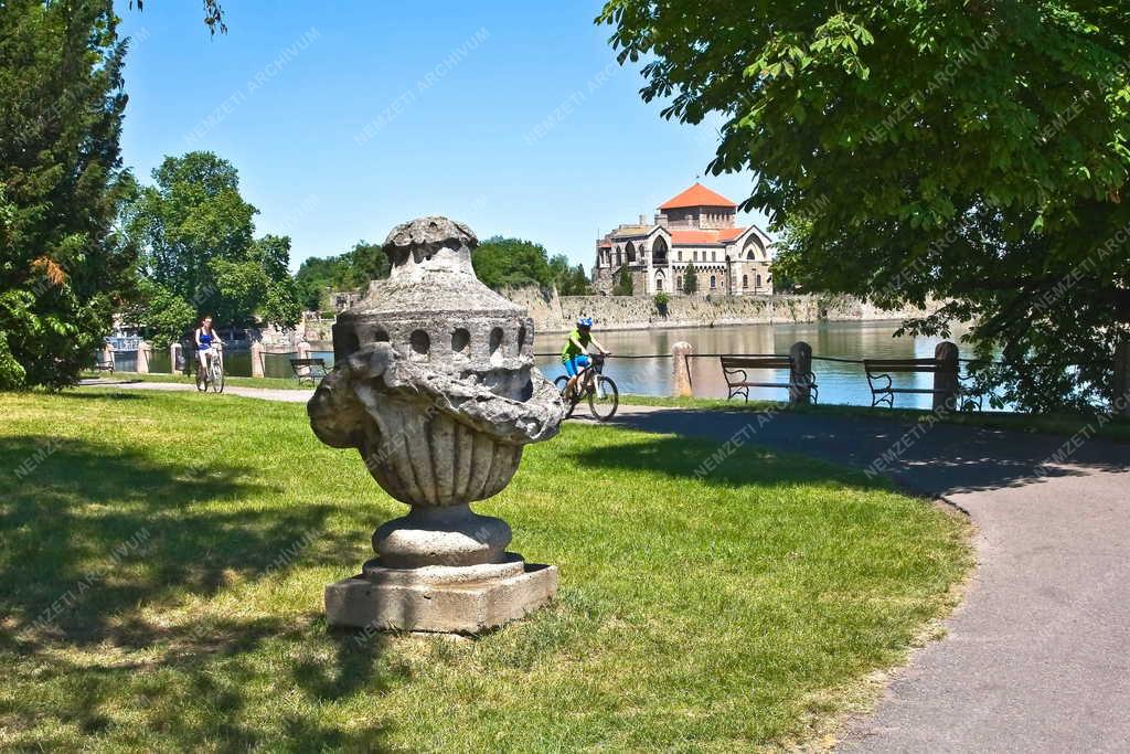 Épület - Tata - A tatai vízi vár