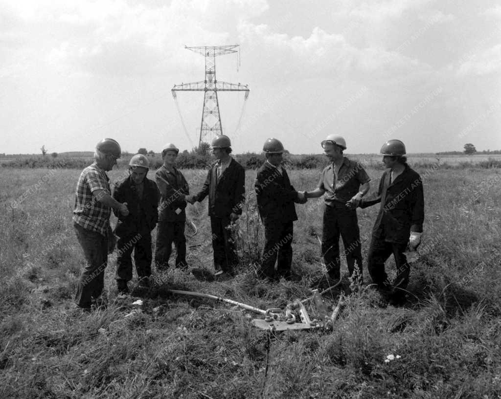 Összekapcsolták a magyar-szovjet elektromos távvezetéket