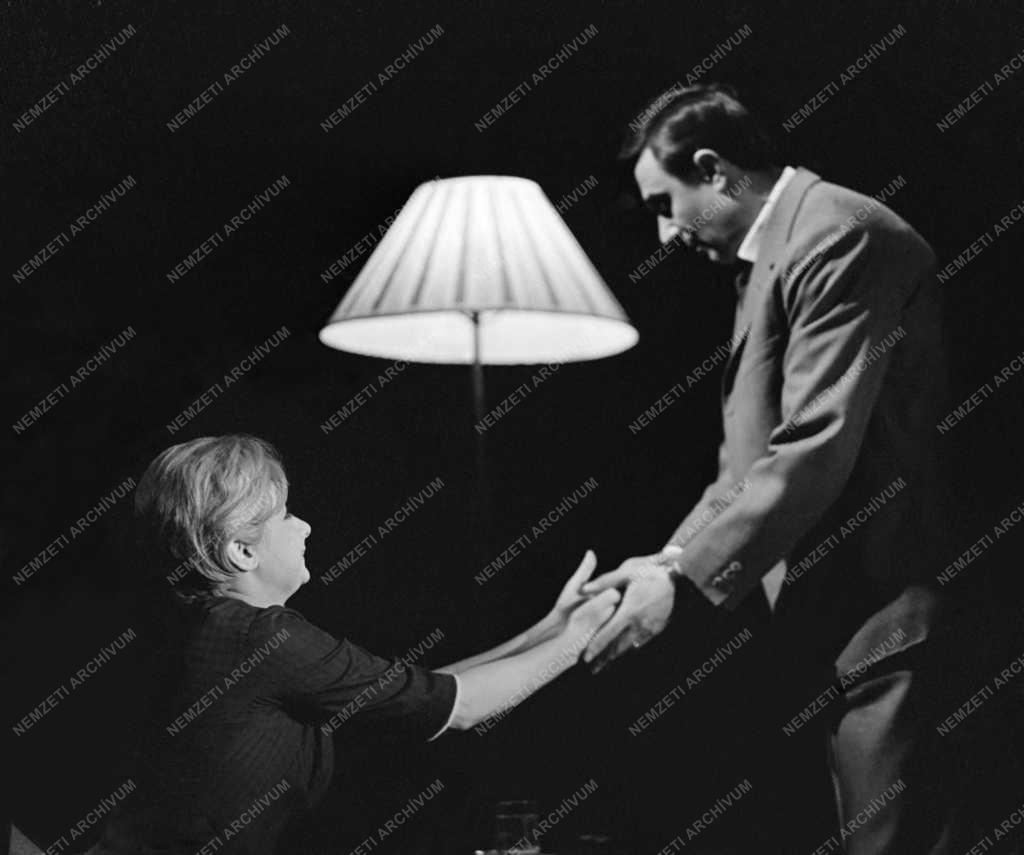 Kultúra - Madách Kamaraszínház - Kamondy László: Vád és varázslat
