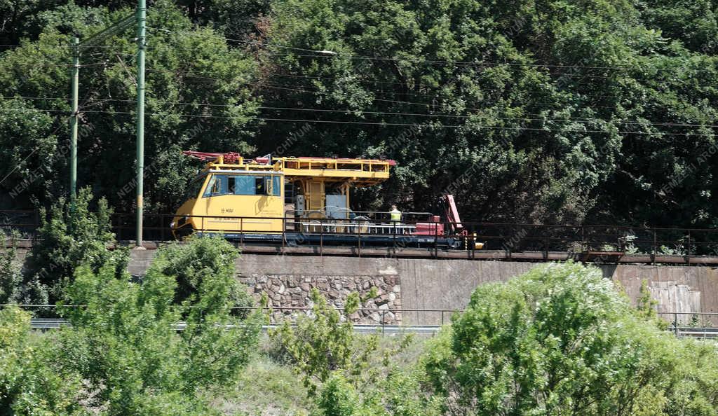 Közlekedés - Nagymaros - Lezárták a 12-es főútat Nagymaros és Zebegény között