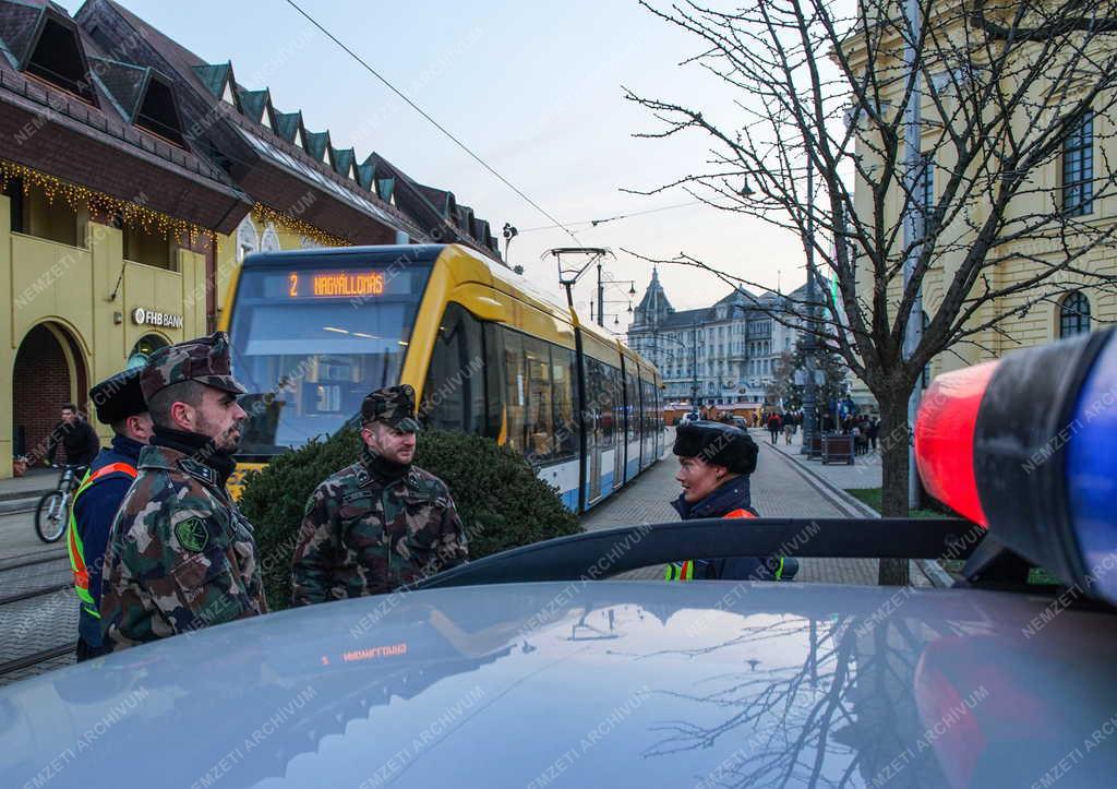 Közbiztonság - Debrecen - Rendőrök és katonák együttműködése 