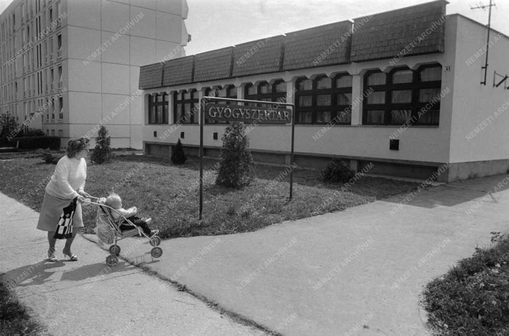 Pártszékházból gyógyszertár Bonyhádon