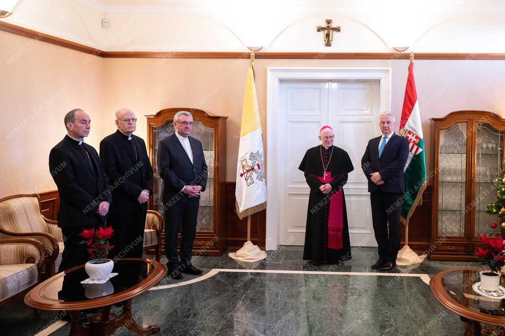 Michael August Blume apostoli nuncius átvette a Magyar Érdemrend középkeresztje a csillaggal kitüntetést