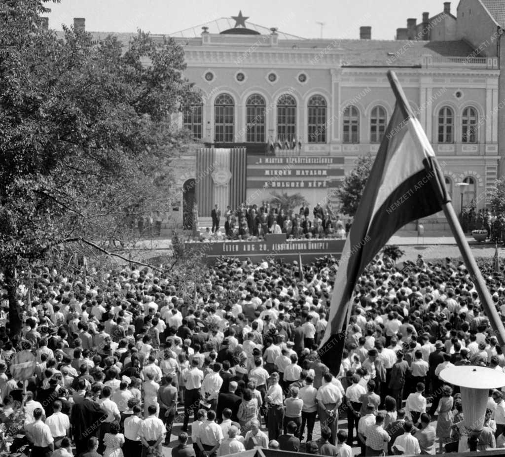Belpolitika - Alkomány ünnepi nagygyűlés Békéscsabán