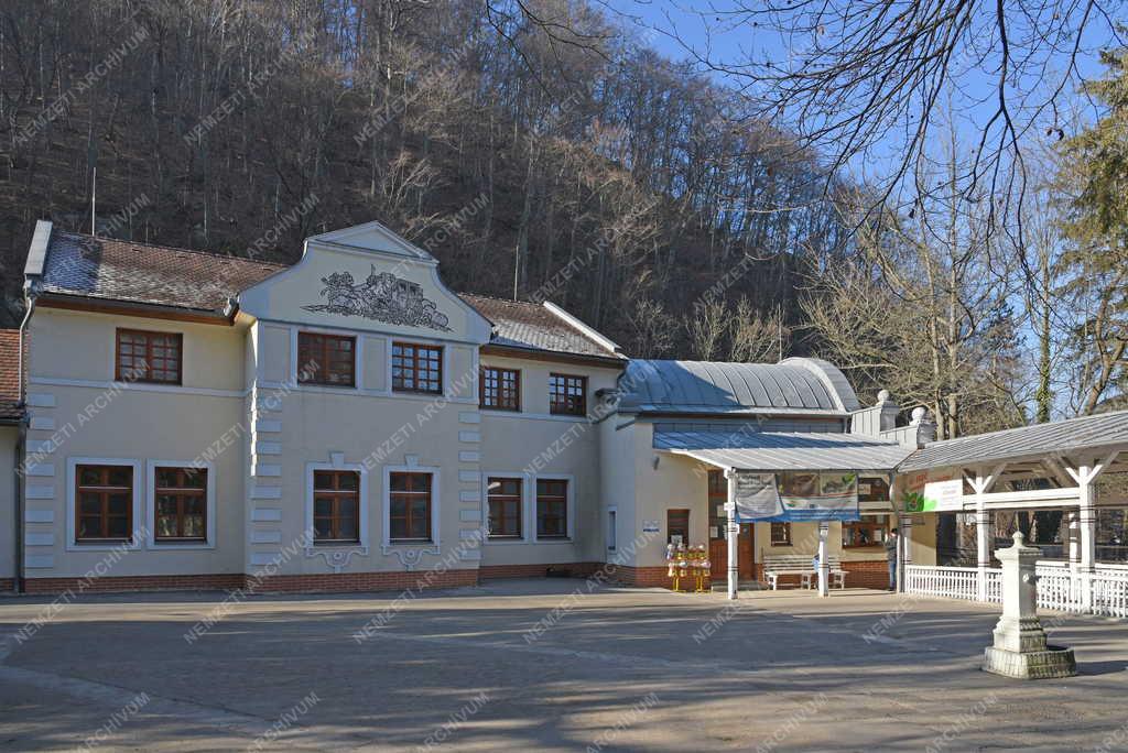 Városkép - Miskolc - Lillafüredi erdei vasút állomásépülete