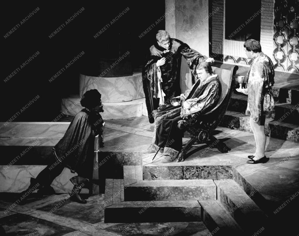Színház - Thomas Mann: Fiorenza a Körszínházban