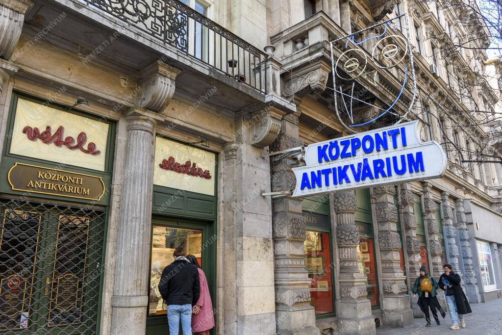 Városkép - Budapest - Központi Antikvárium