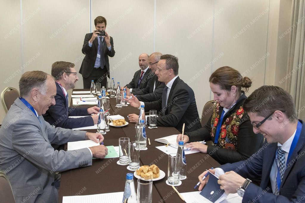 Szijjártó Péter Lengyelországban 