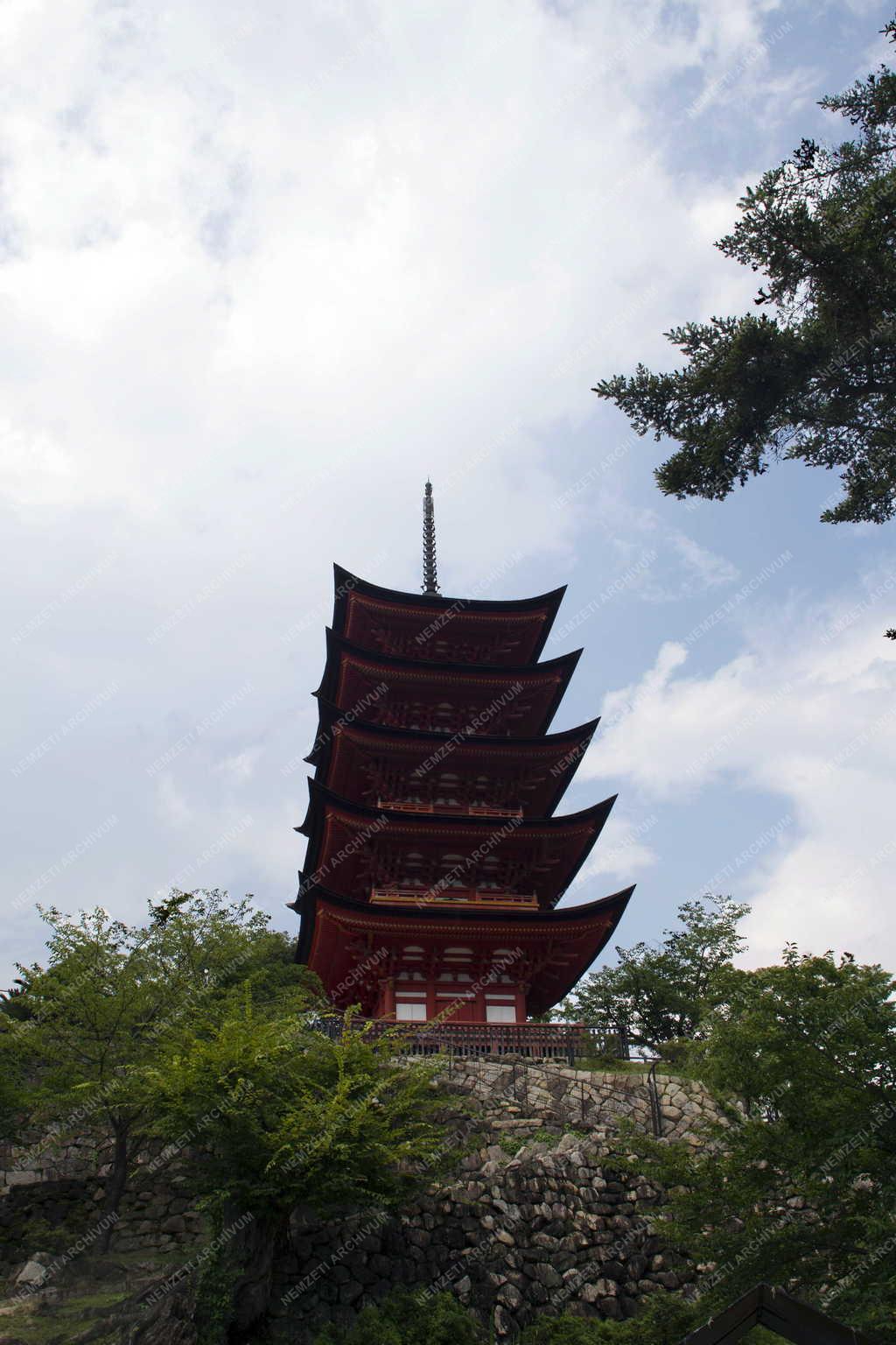 Városkép – Mijadzsima – Szendzsokaku szentély