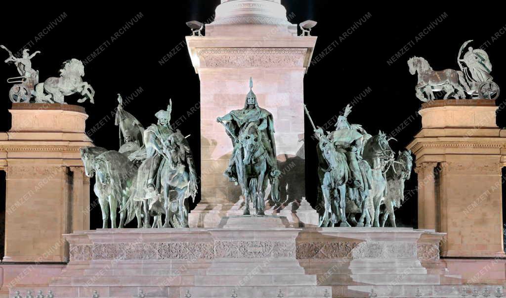 Városkép - Budapest - A Millenniumi emlékmű esti megvilágításban