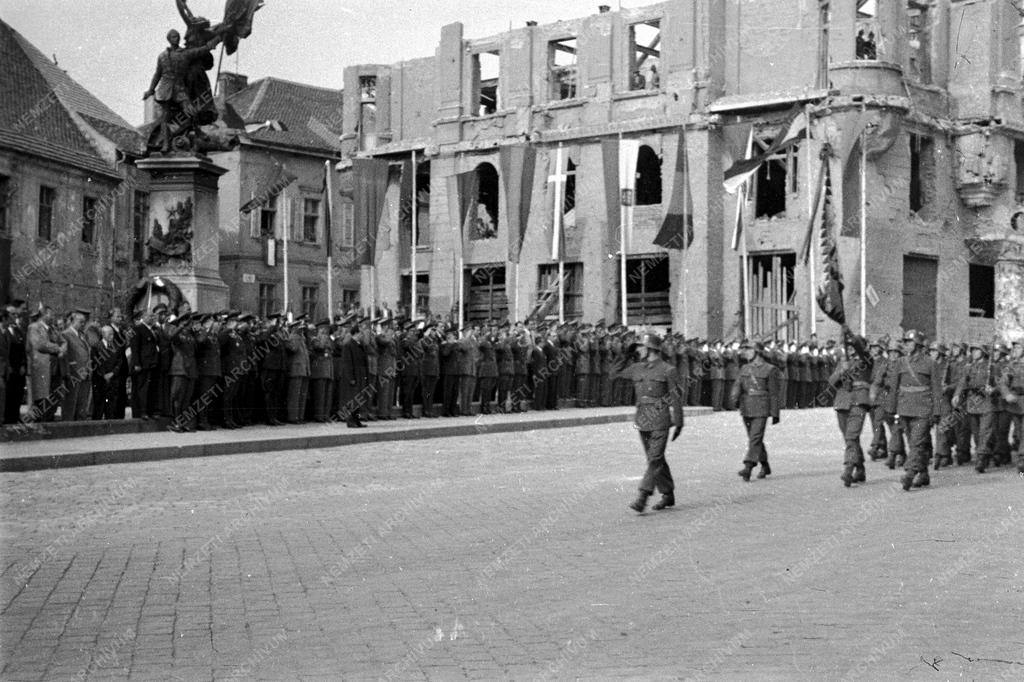 Honvédhét - Koszorúzás 