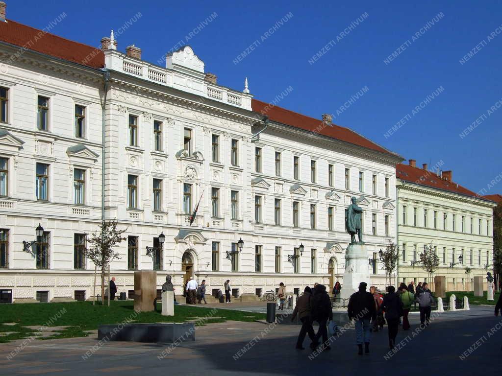 Városkép - Pécs - Az Irgalmas Kórház épülete