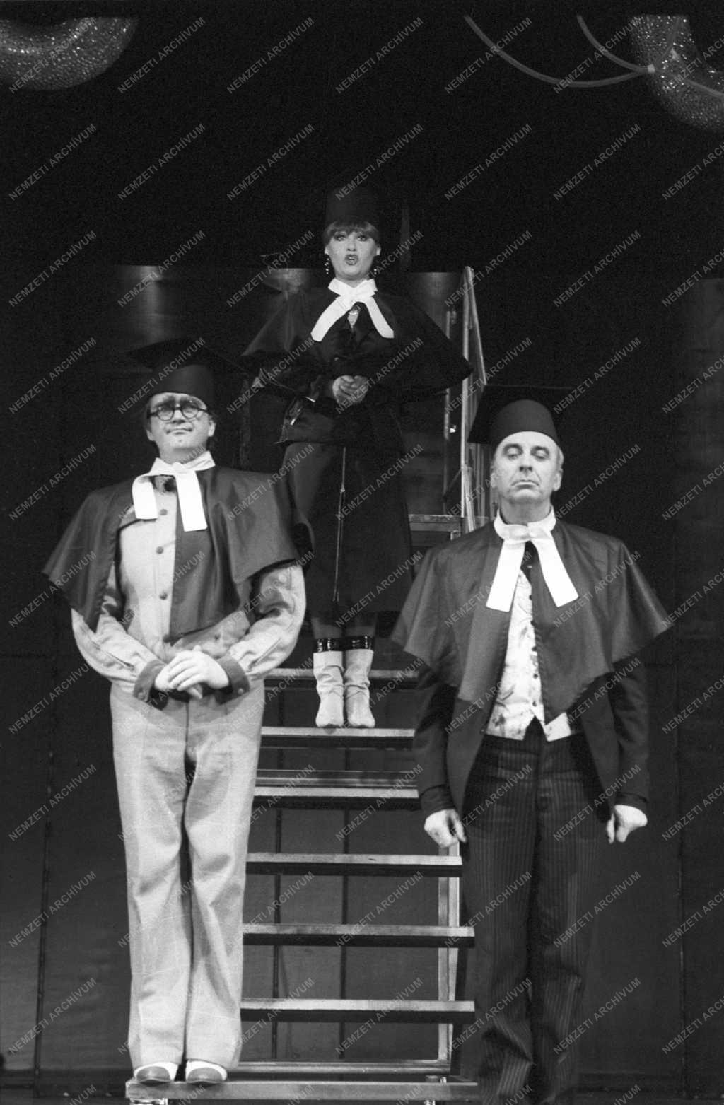 Színház - Brecht-Weill: Mahagonny városának tündöklése és bukása