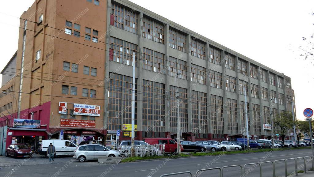 Kereskedelem - Budapest - Kínai piac a Kőbányai úton