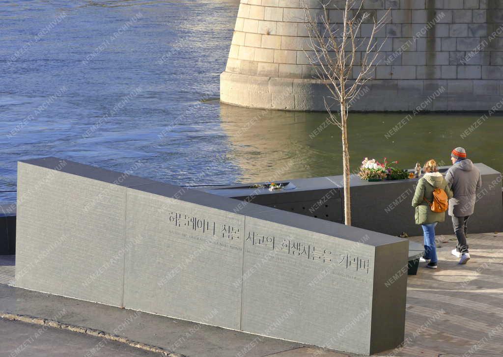 Városkép - Budapest -  Hableány áldozatainak emlékműve