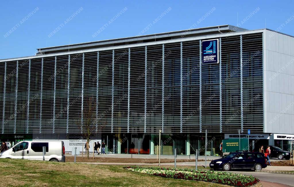 Felsőoktatás - Győr - A Széchenyi egyetem központi épülete