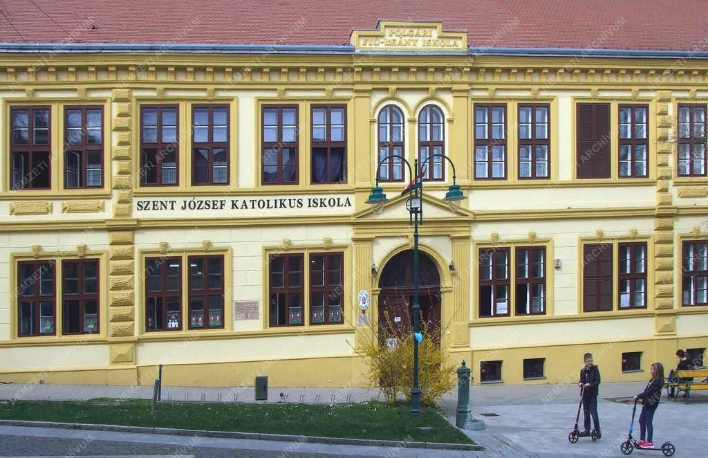 Épület - Szekszárd - Szent József Katolikus Általános Iskola