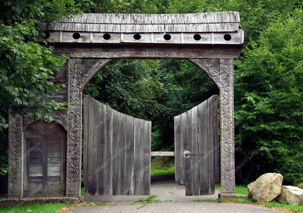 Népművészet - Galyatető - Székelykapu - Díszkapu 