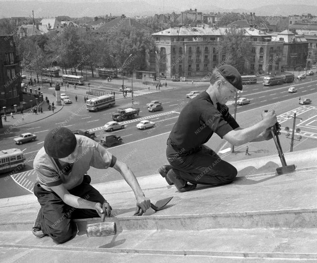 Épületfelújítás - A Műcsarnok tetőszerkezetének javítása