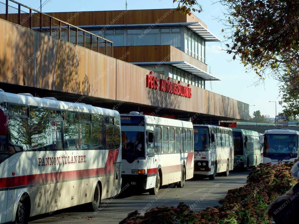 Közlekedés - A pécsi autóbusz pályaudvar