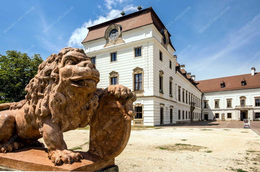 Városkép - Pápa - Esterházy-kastély