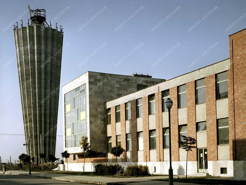 Városkép - Épül a tiszaújvárosi víztorony