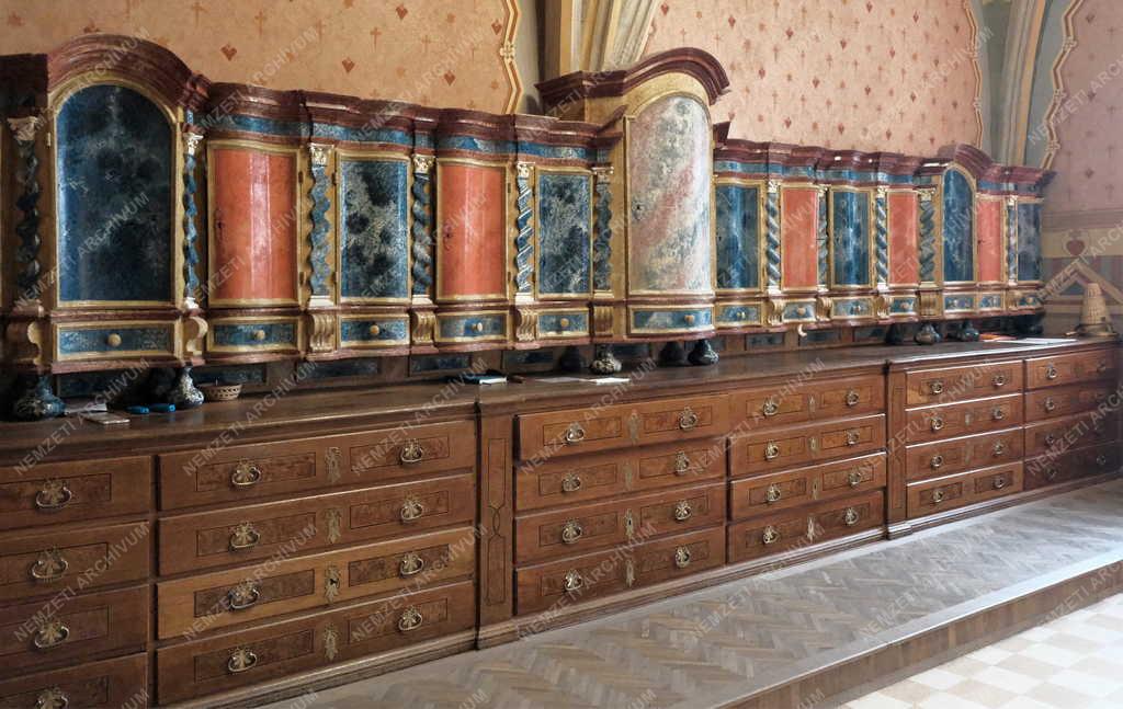 Egyház  - Gyöngyös - Sarlós Boldogasszony Ferences templom