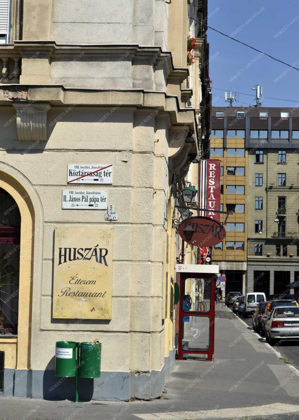 Budapest - Régi és új utcanévtábla