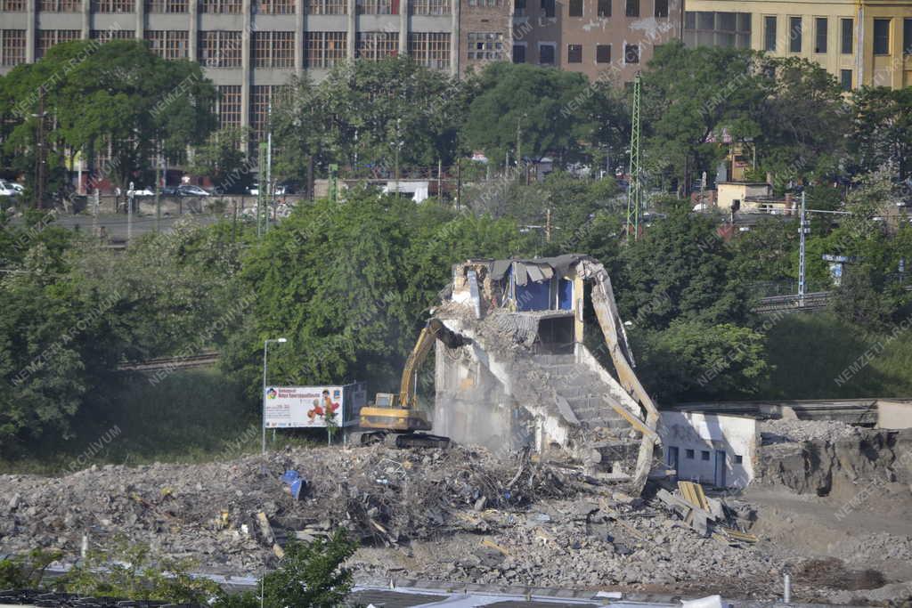 Épületbontás  - Budapest - Bontják a Hidegkuti Nándor Stadiont