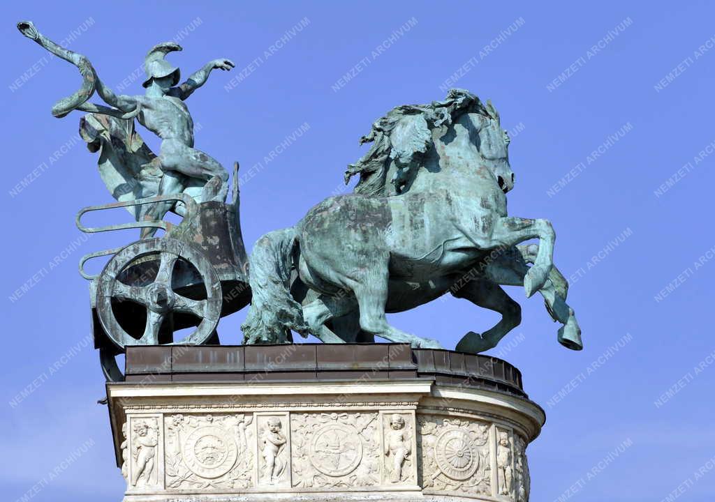 Városkép - Budapest - A Háború szobra a Hősök terén