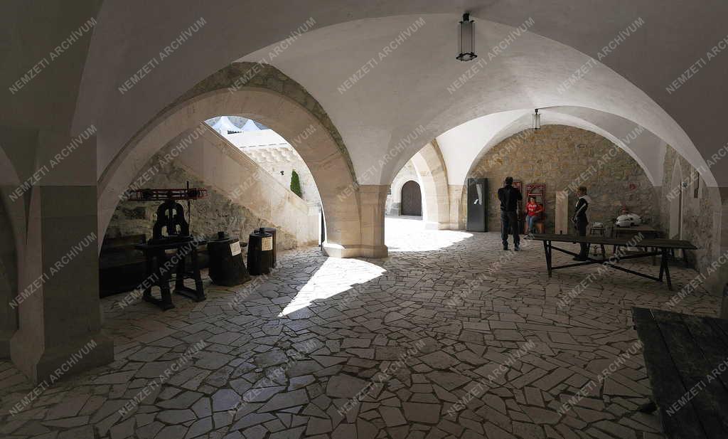 Turizmus - Diósgyőr - Az újjáépített vár