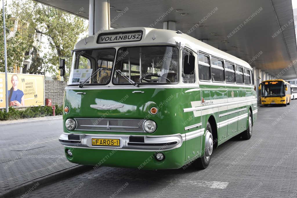 Veterán jármű - Budapest - Ikarus 55 Lux autóbusz