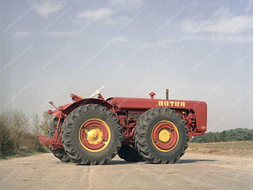 Ipar - Dutra traktor