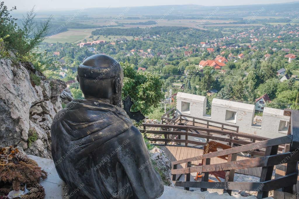 Történelmi emlék - Csókakő - Középkori vár