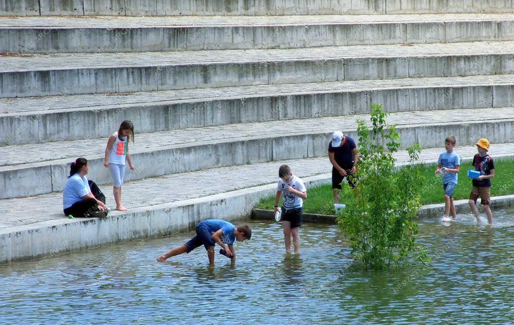 Szabadidő - Budapest - Vakációzó gyerekek a Kopaszi-gáton