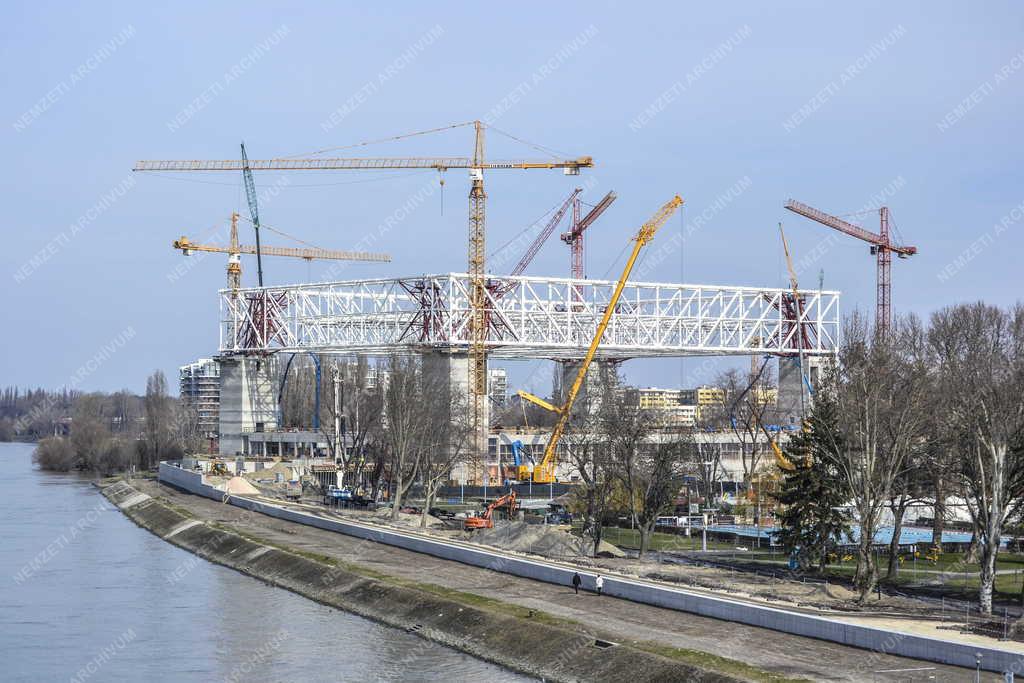 Építkezés - Budapest - Épül a Dagály Úszóaréna