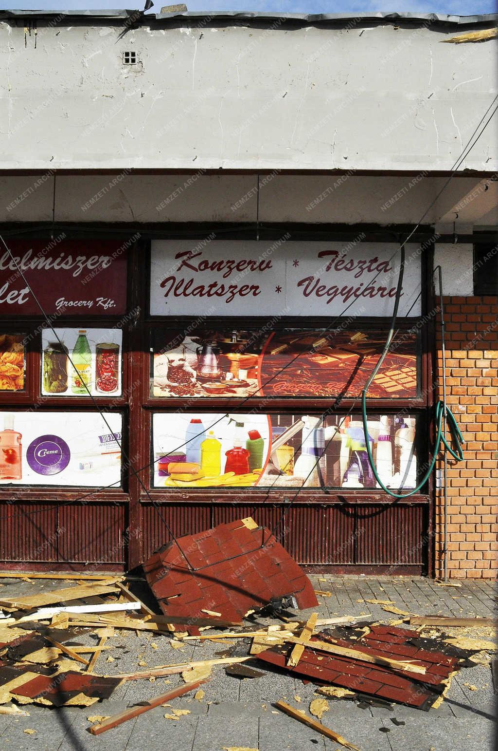 Kereskedelem - Budapest - Bontják a régi újpesti piacot