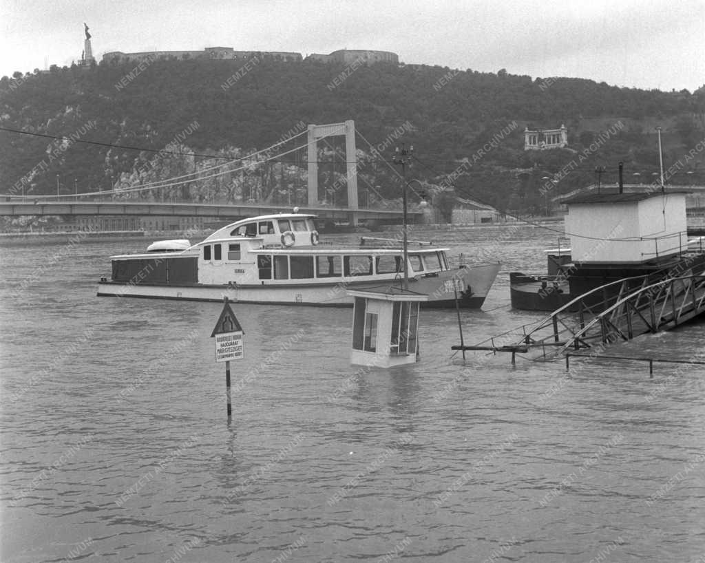 Katasztrófavédelem - Árvíz Budapestnél