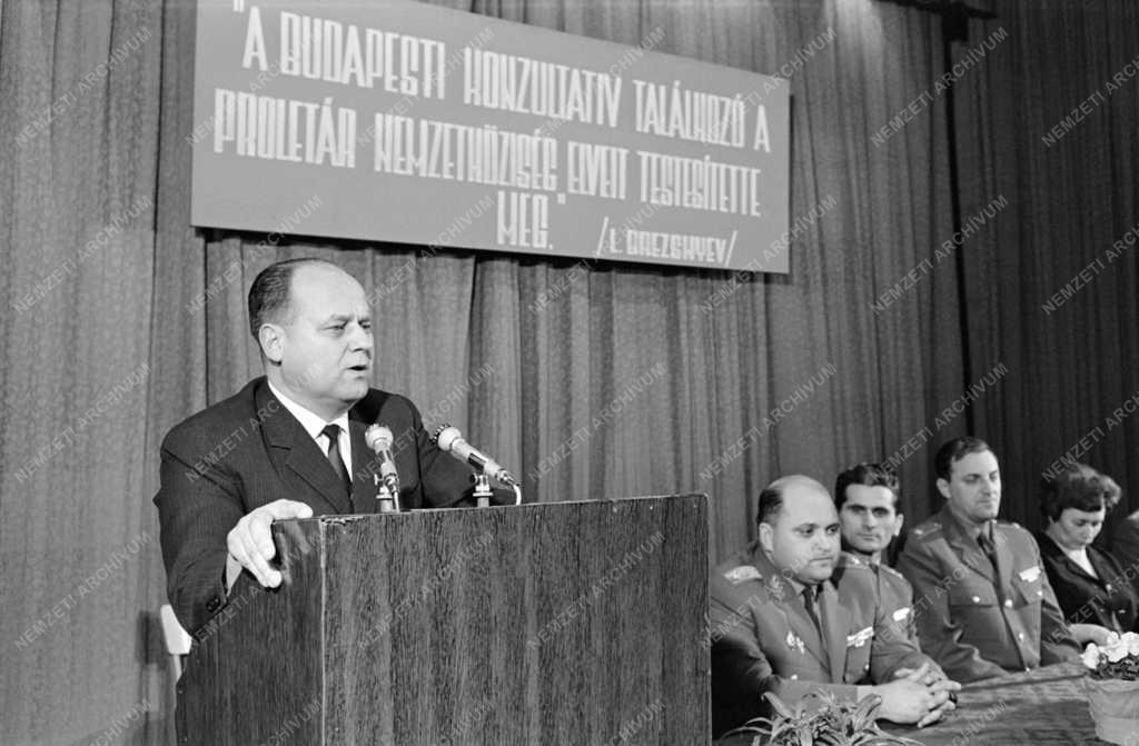 Belpolitika - Komócsin Zoltán a katonai fősikolán